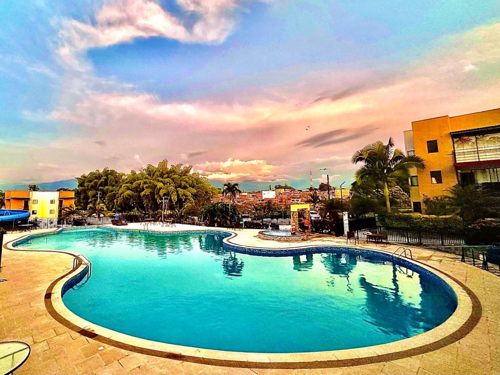 Apartamento Privado Vacacional A 5M Del Aeropuerto, 20 Minutos Del Parque Del Cafe Y Centro De Armenia Con 4 Piscinas, 3 Jacuzzi, Sauna By Molca Xperiences 2H מראה חיצוני תמונה