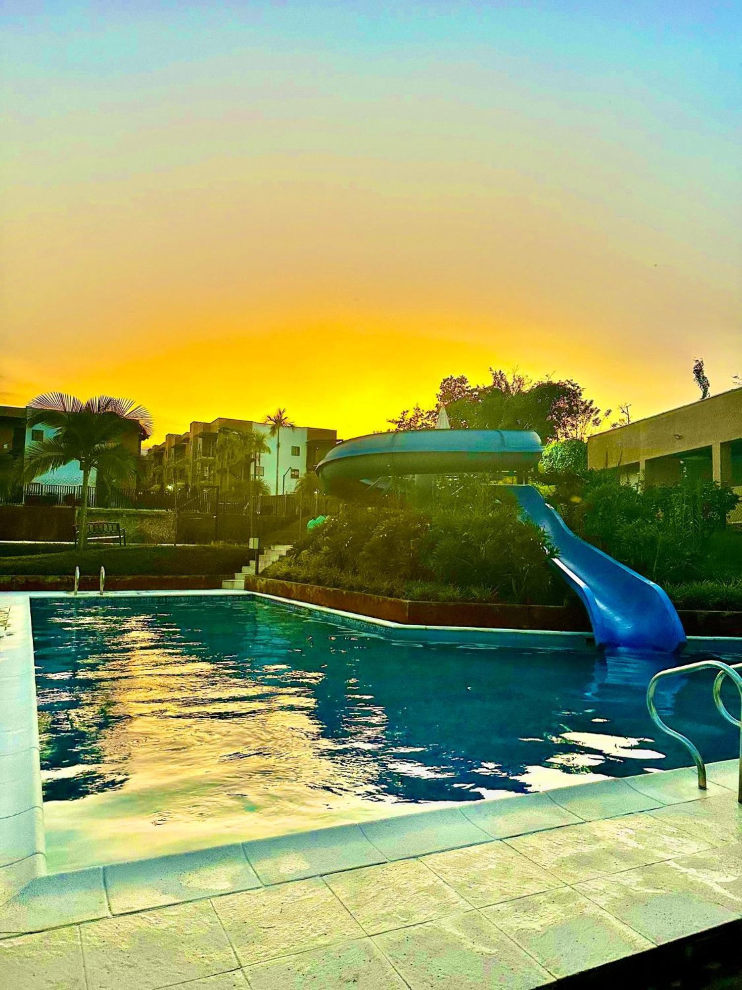 Apartamento Privado Vacacional A 5M Del Aeropuerto, 20 Minutos Del Parque Del Cafe Y Centro De Armenia Con 4 Piscinas, 3 Jacuzzi, Sauna By Molca Xperiences 2H מראה חיצוני תמונה